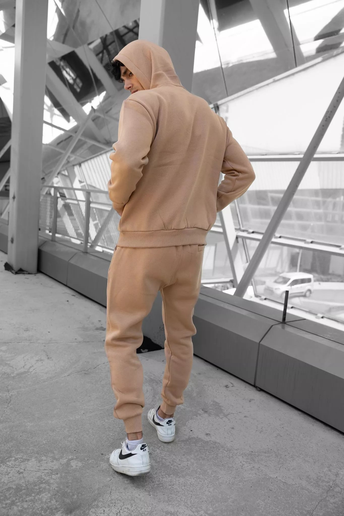 Gaiši brūns komplekts ar kapuci Zipos