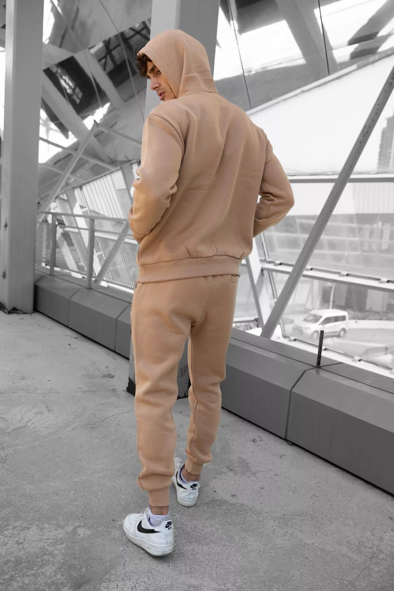 Gaiši brūns komplekts ar kapuci Zipos