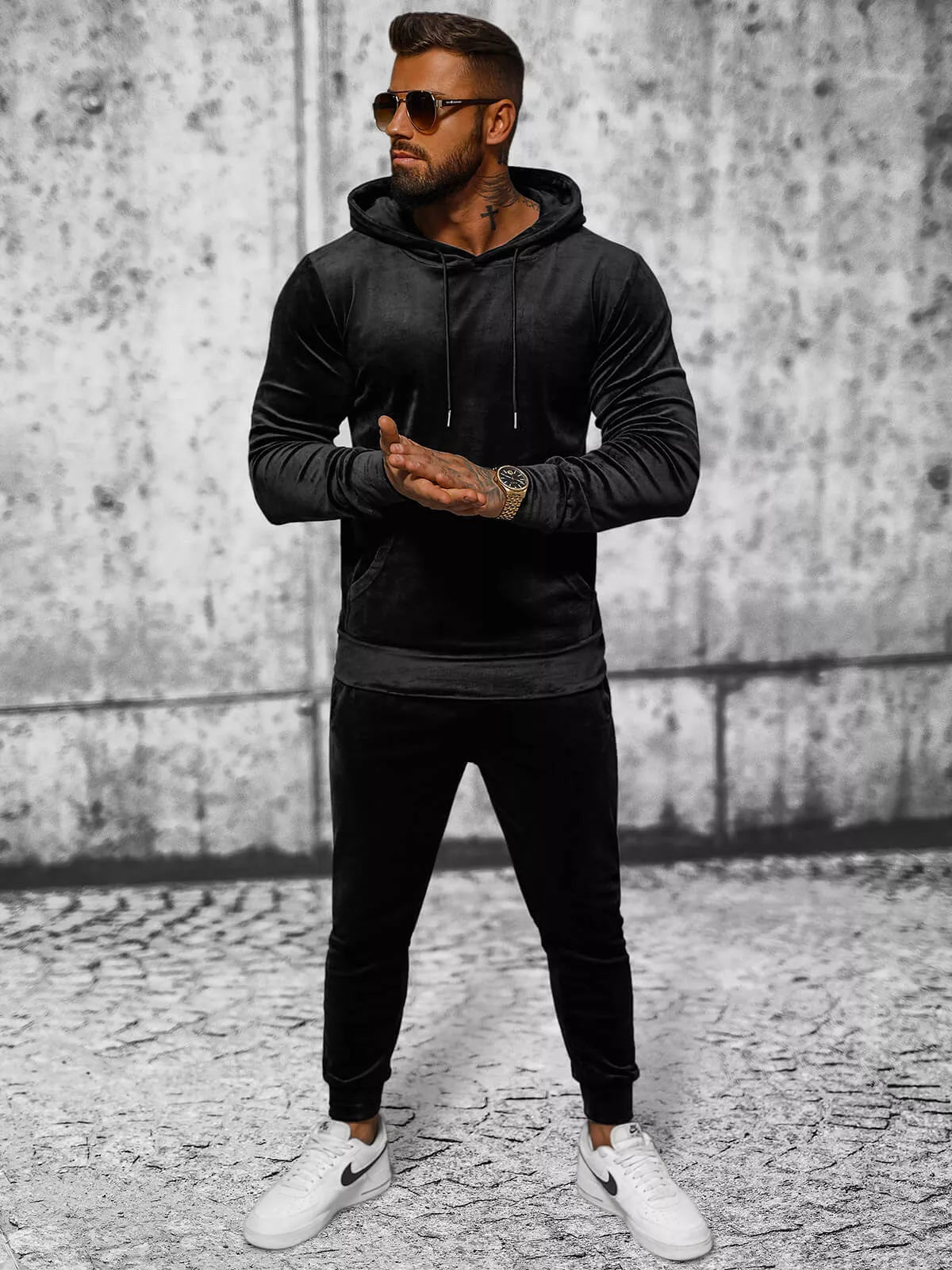 Melns vīriešu velūra uzvalks Rolos