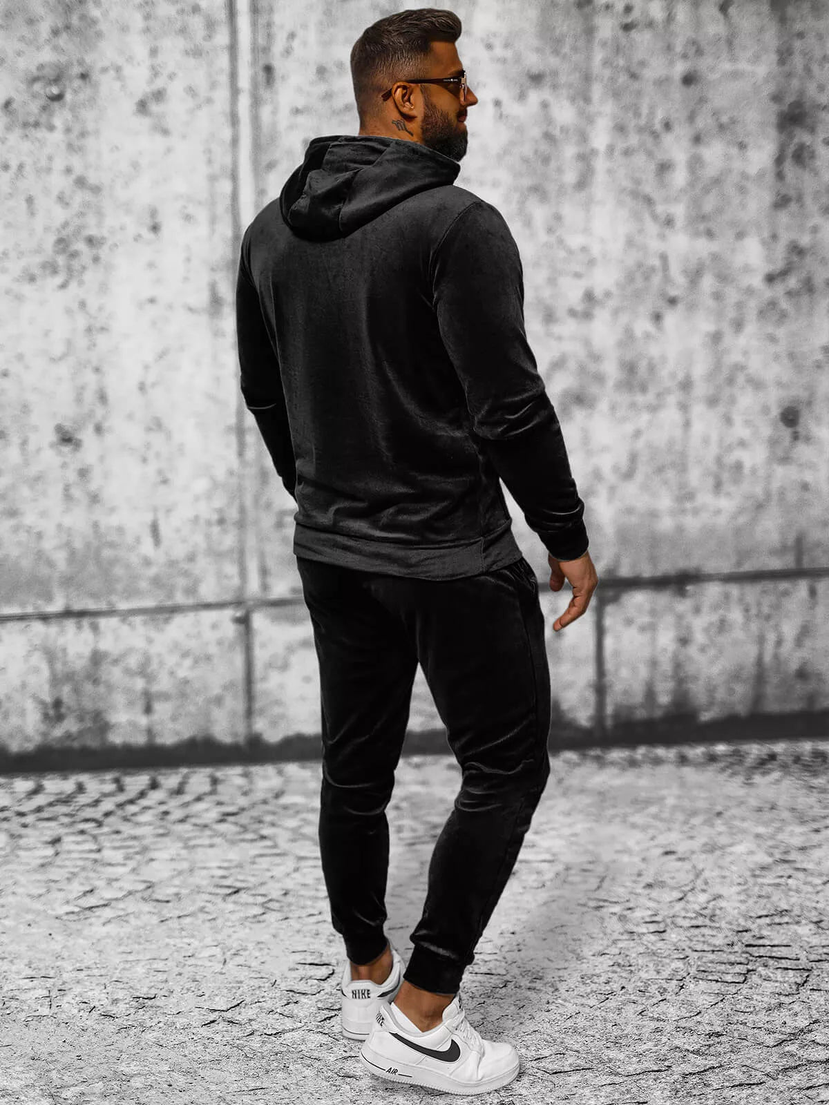 Melns vīriešu velūra uzvalks Rolos