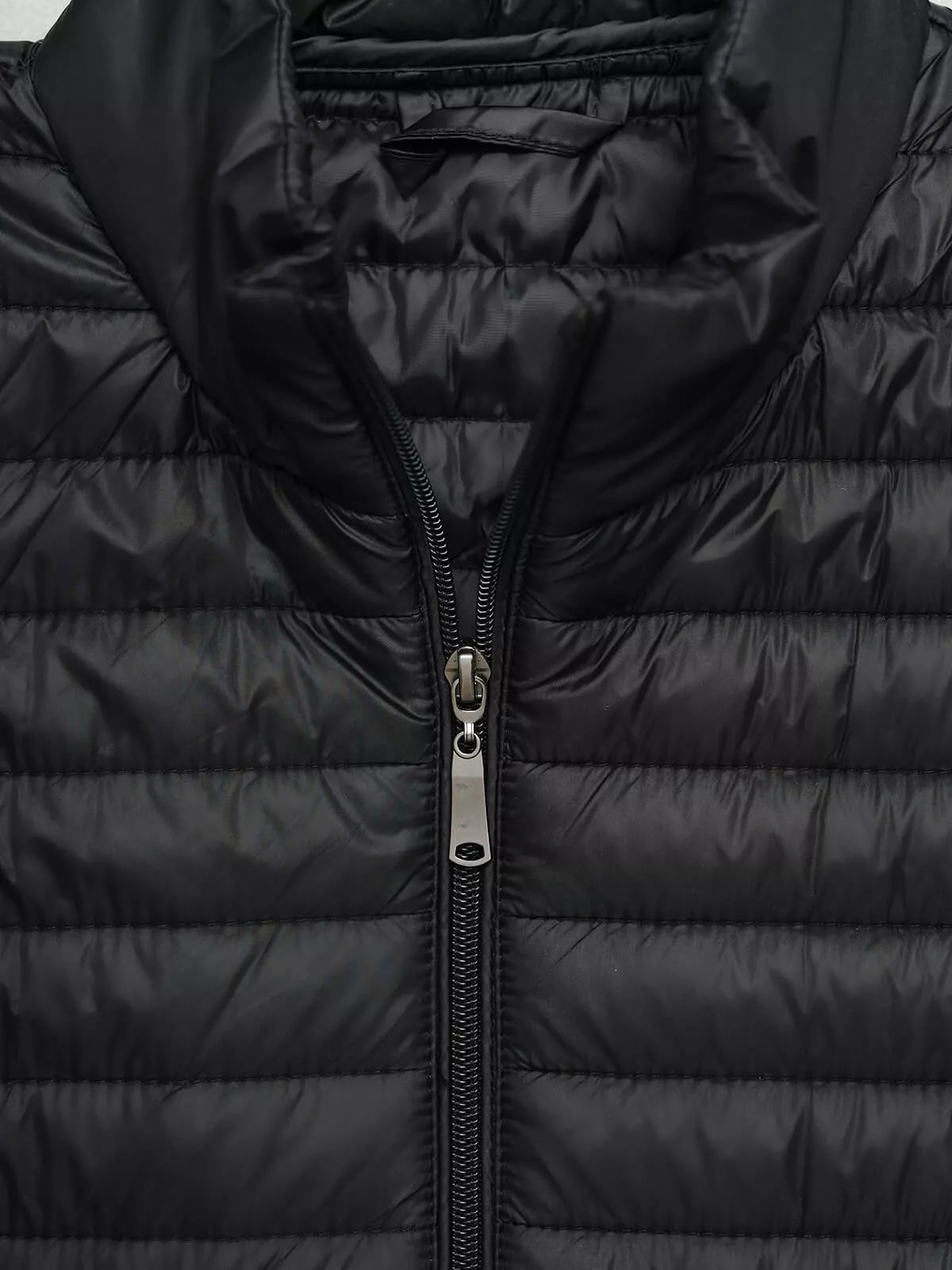 Sieviešu melna veste Nilla