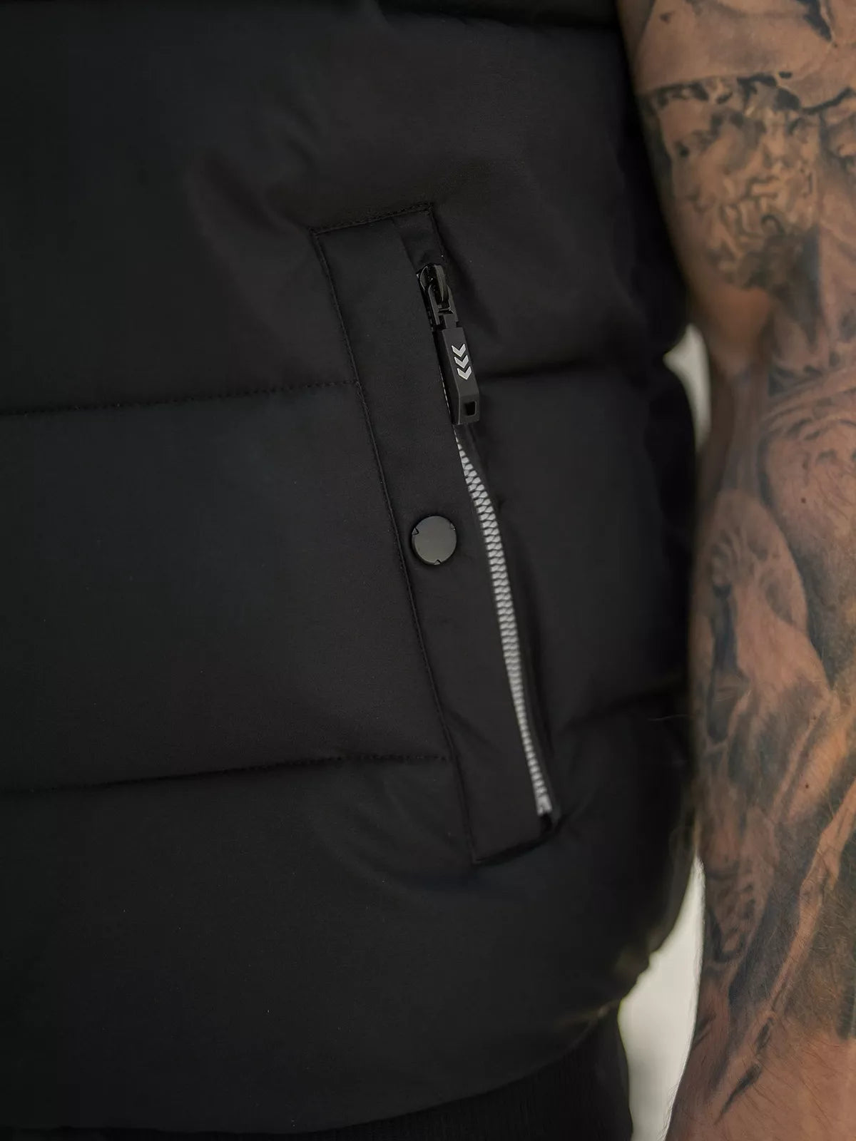 Vīriešu melna veste Corles