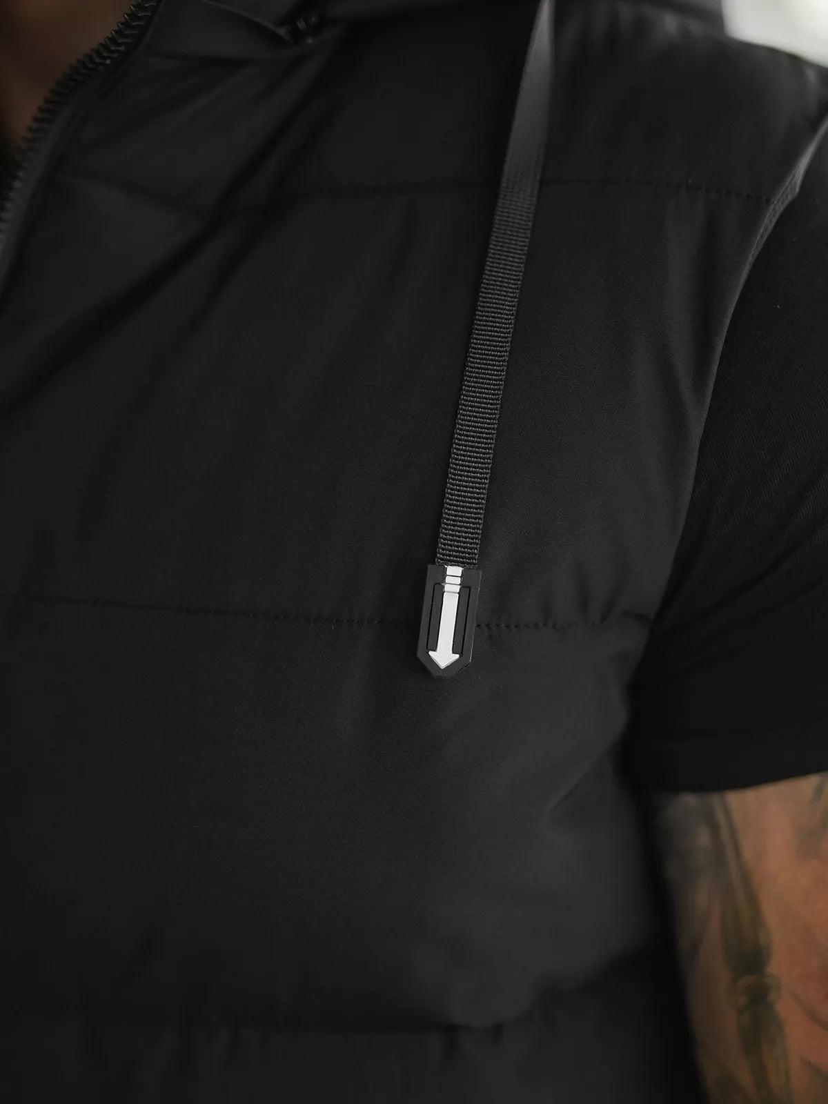 Vīriešu melna veste Corles