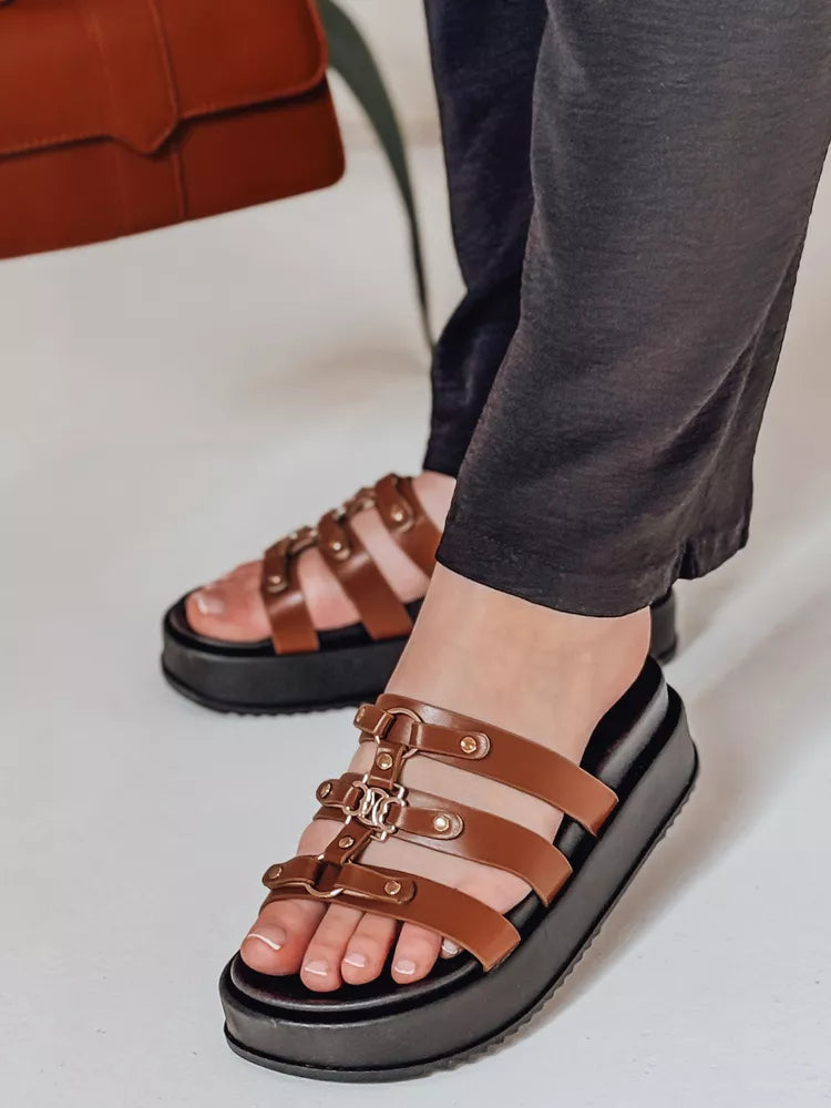 Sieviešu brūnas čības Platofi