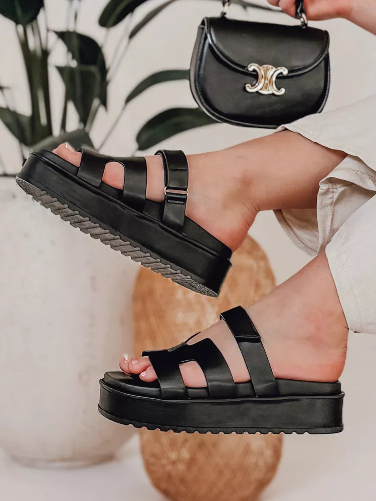 Sieviešu melnas iešļūcenes