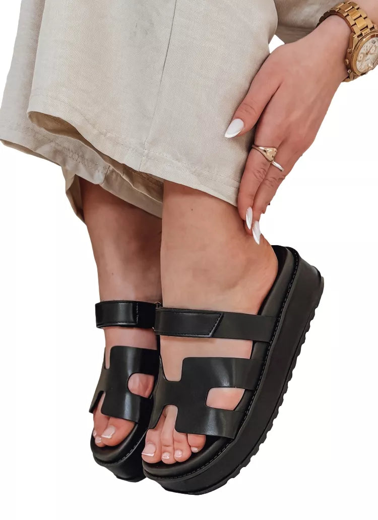 Sieviešu melnas iešļūcenes