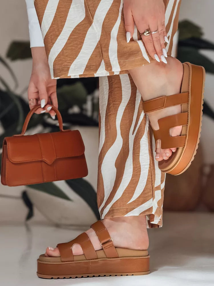 Sieviešu brūnas iešļūcenes Flip