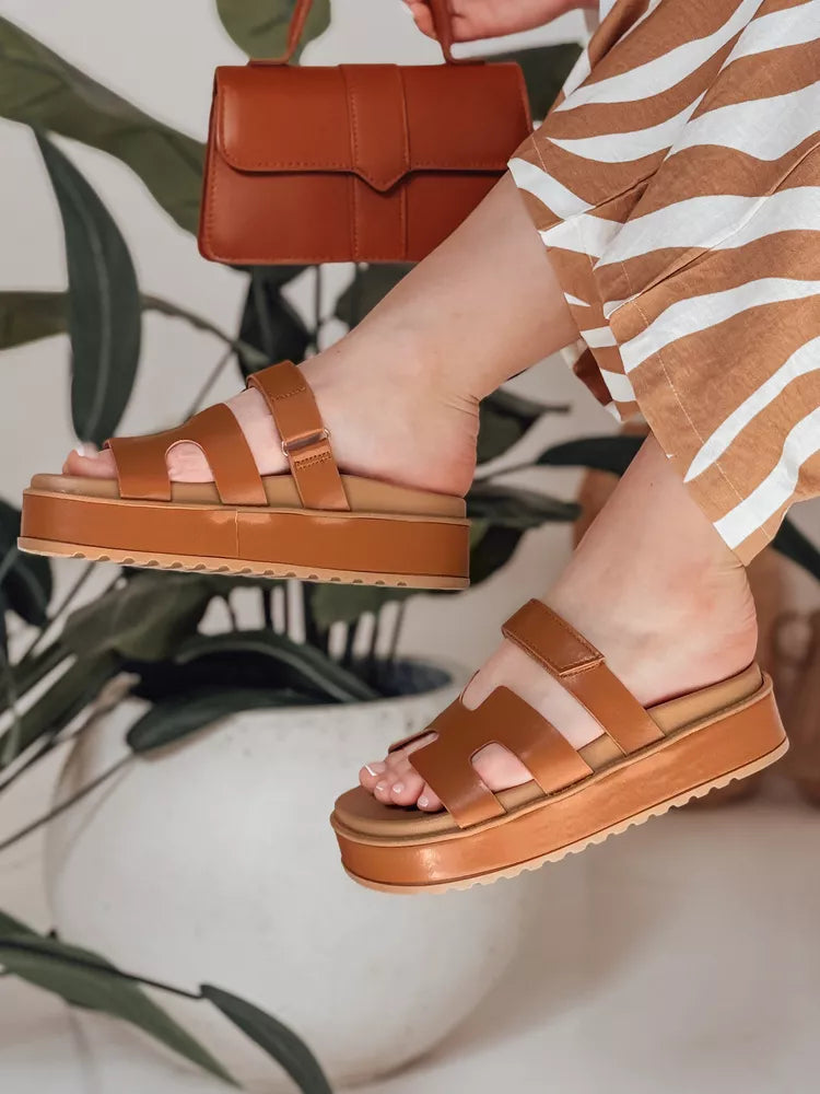 Sieviešu brūnas iešļūcenes Flip