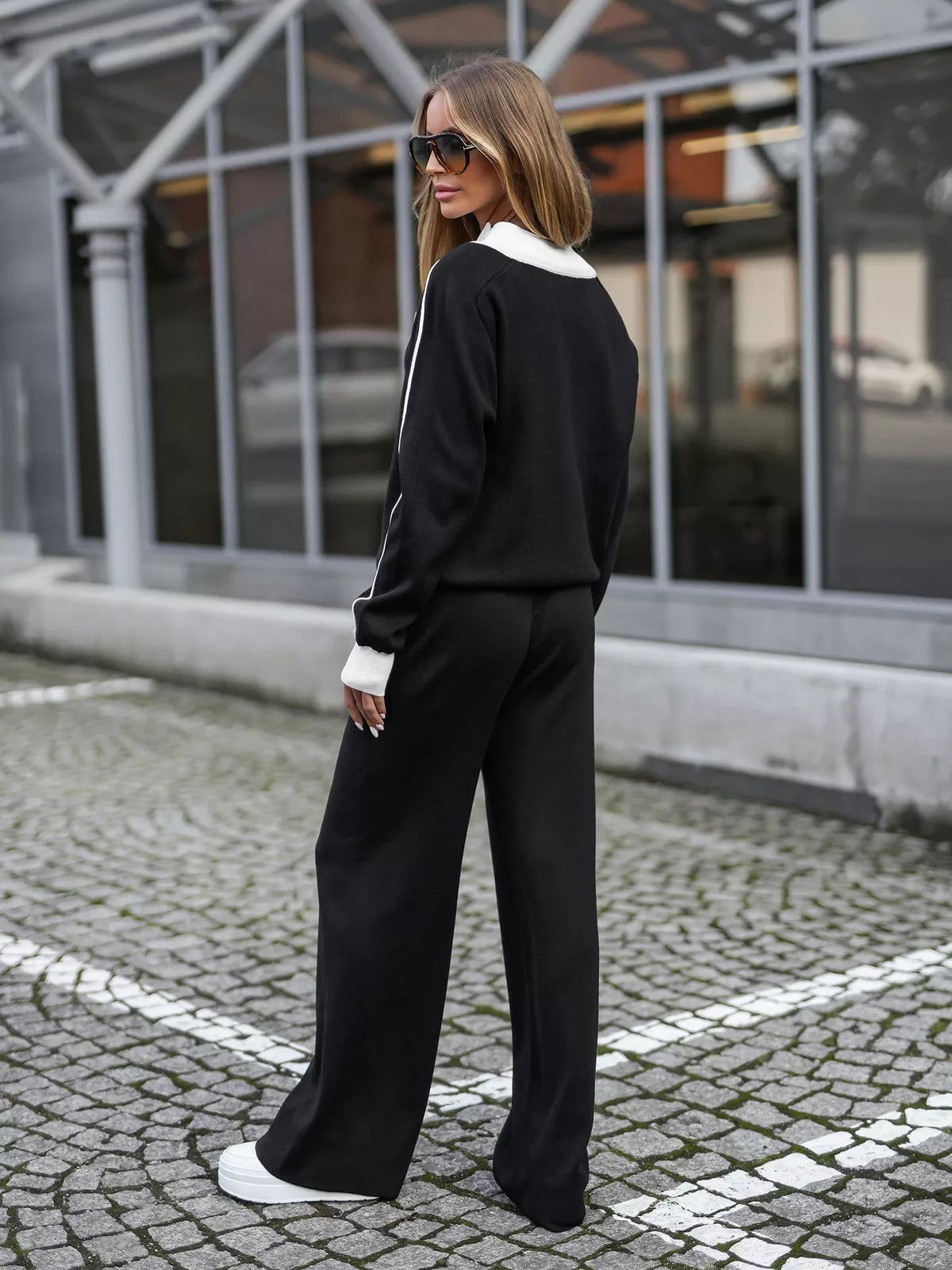 Sieviešu melns atpūtas kostīms Danger