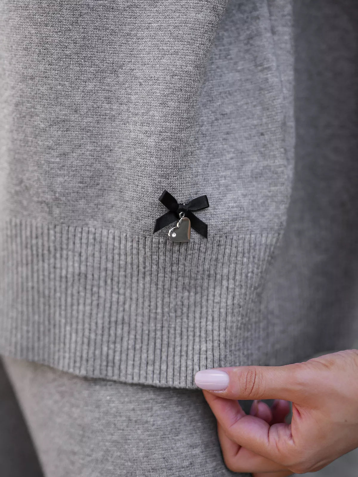 Sieviešu tumši pelēks brīvā laika kostīms Maribel.