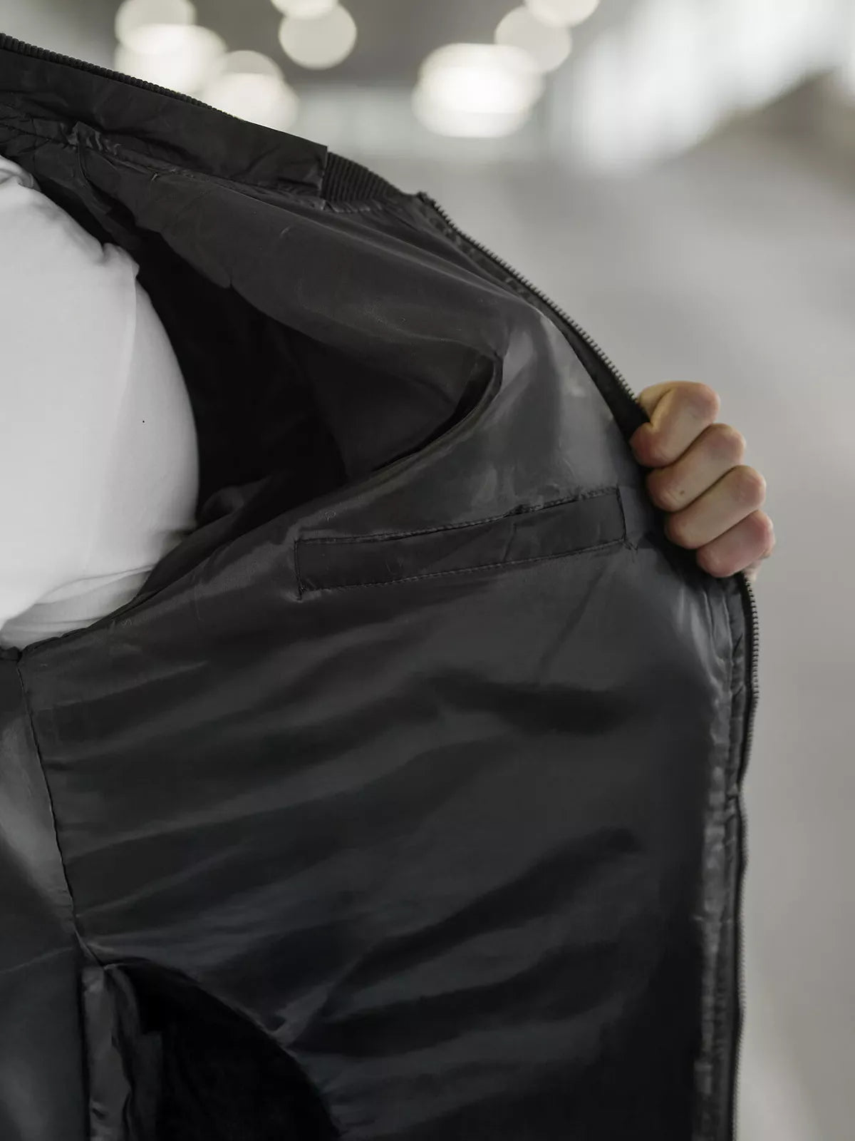 Melna vīriešu jaka ar kapuci Lator