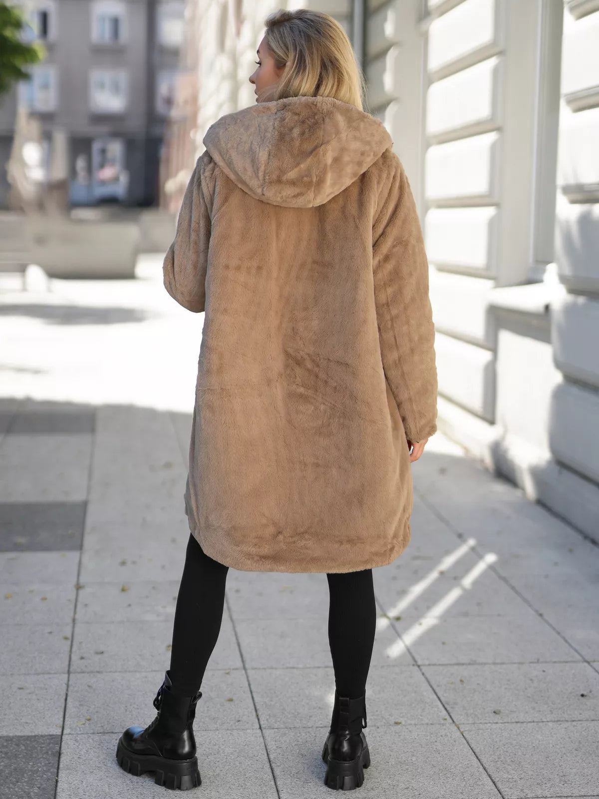 Sieviešu ziemas divpusēja melna jaka ar kapuci Ela