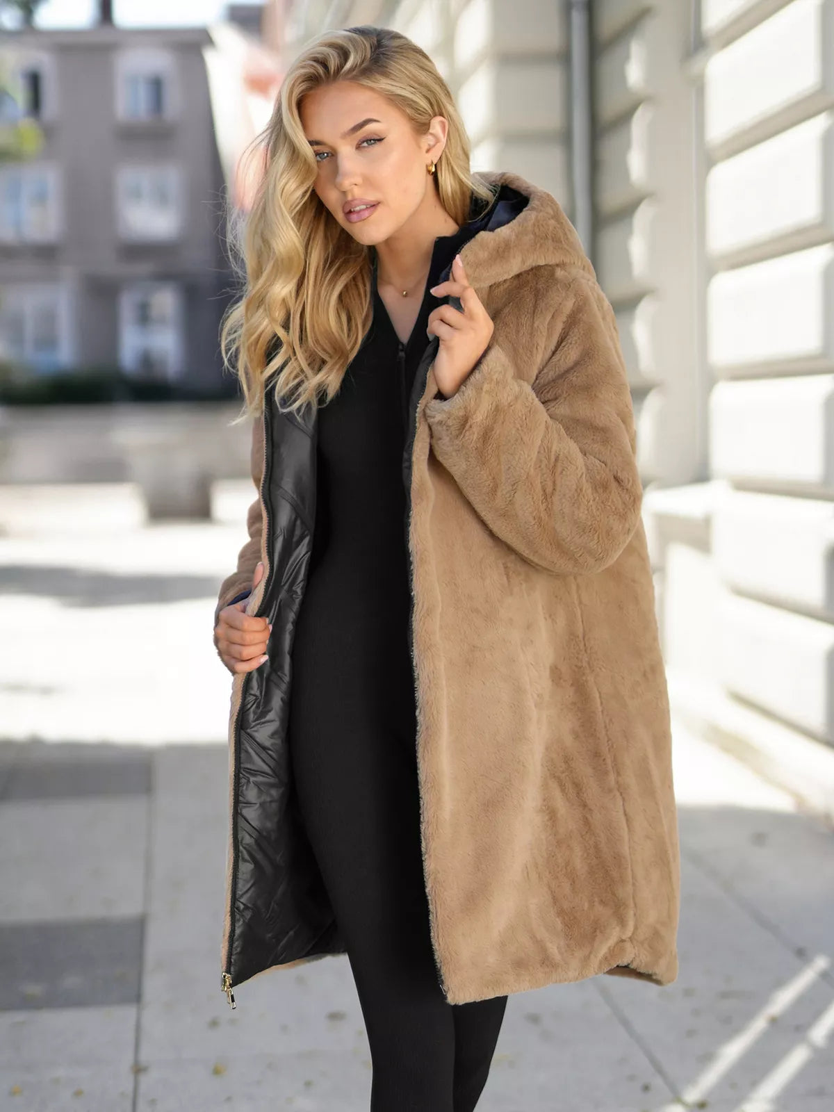 Sieviešu ziemas divpusēja melna jaka ar kapuci Ela