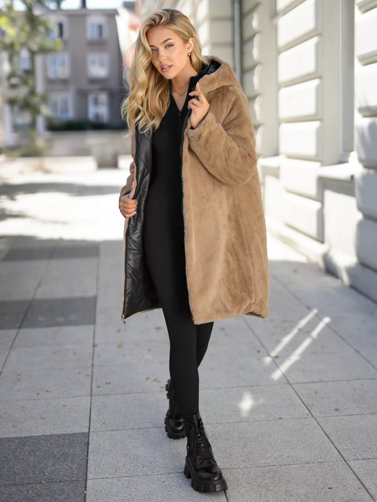 Sieviešu ziemas divpusēja melna jaka ar kapuci Ela