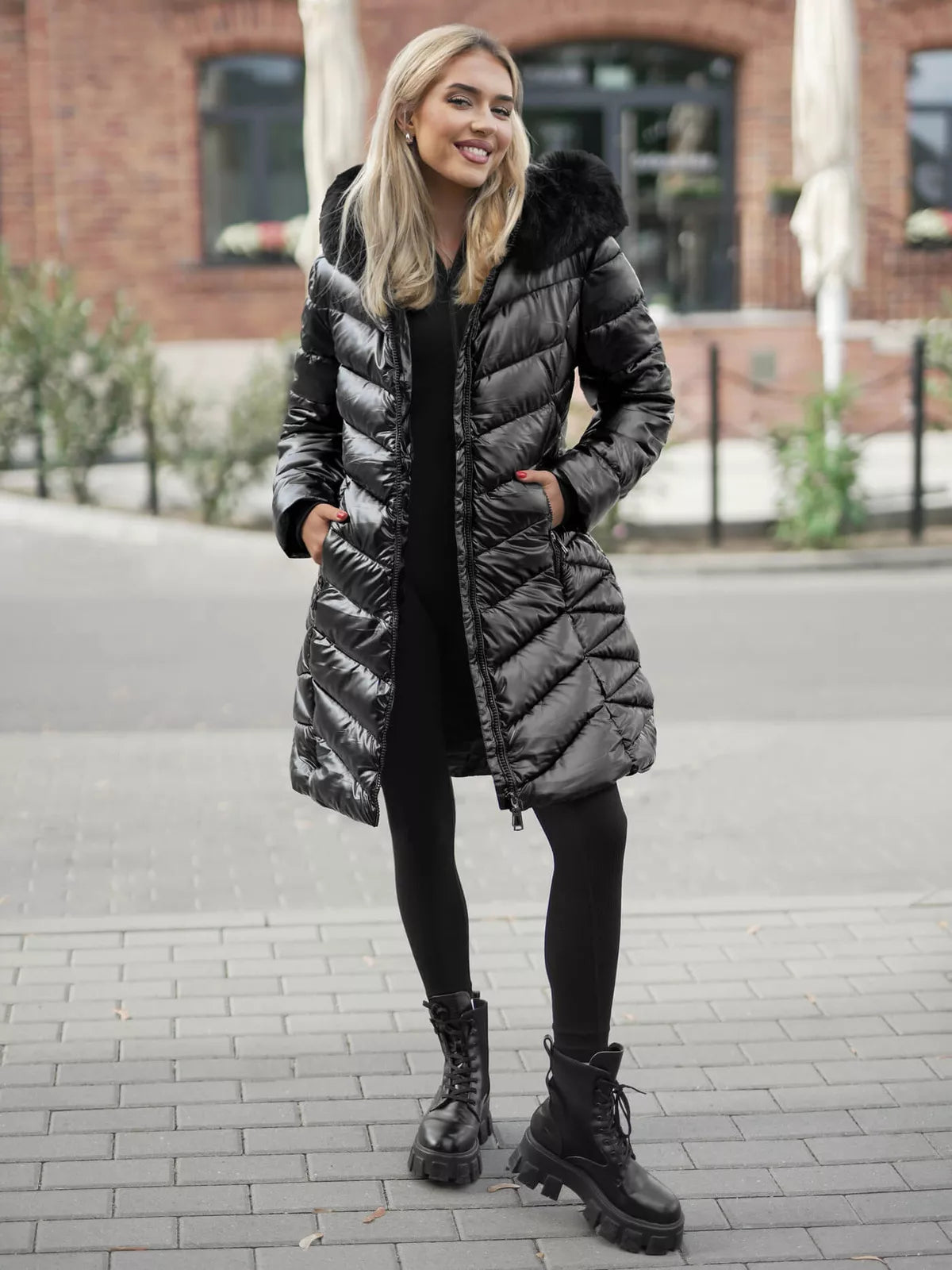 Melna sieviešu ziemas jaka Marisa