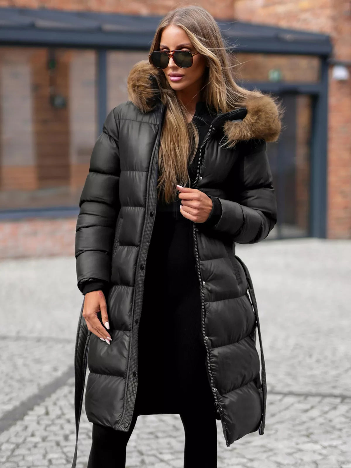 Sieviešu melna ziemas jaka ar kapuci Merin