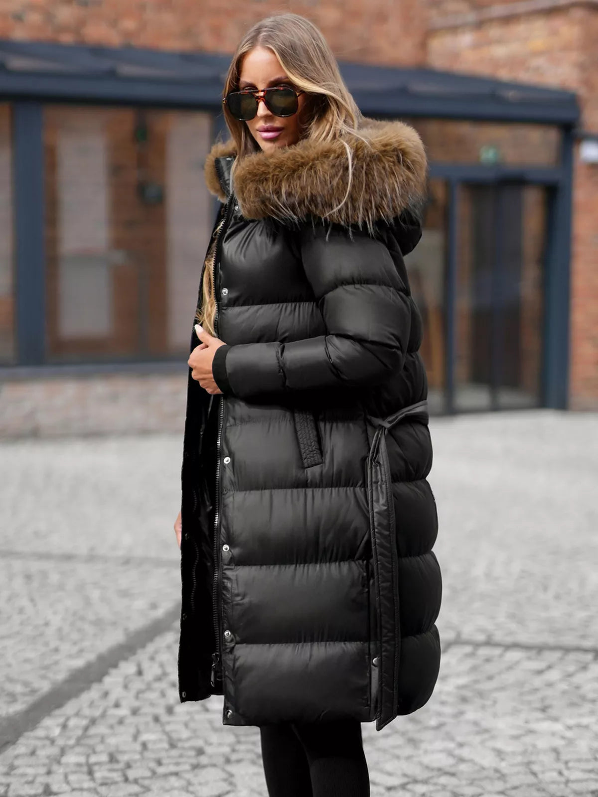 Sieviešu melna ziemas jaka ar kapuci Merin