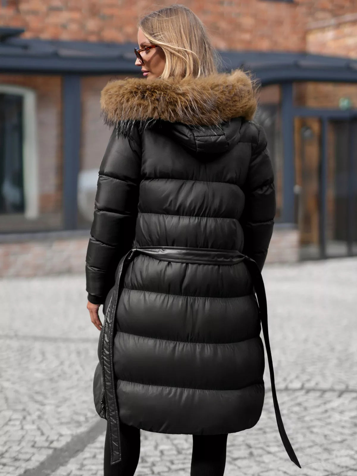 Sieviešu melna ziemas jaka ar kapuci Merin