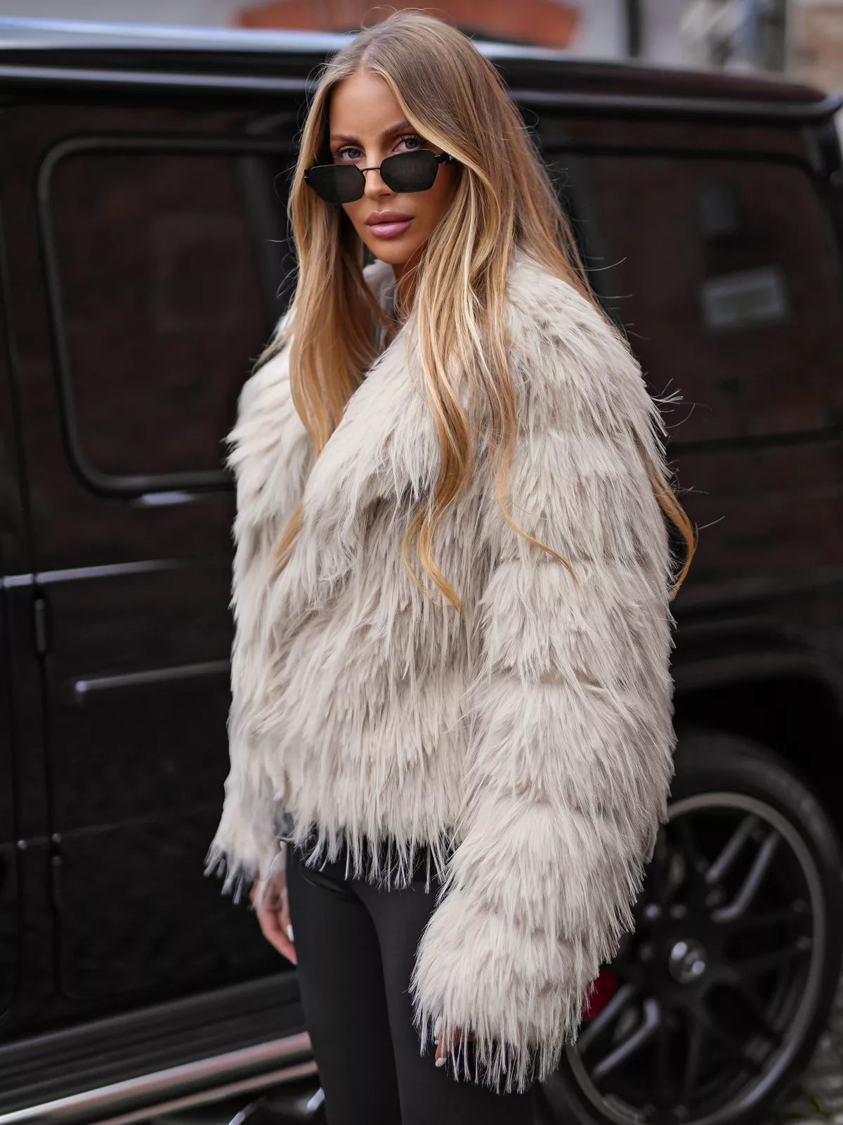 Sieviešu brūna ziemas kažokādas jaka