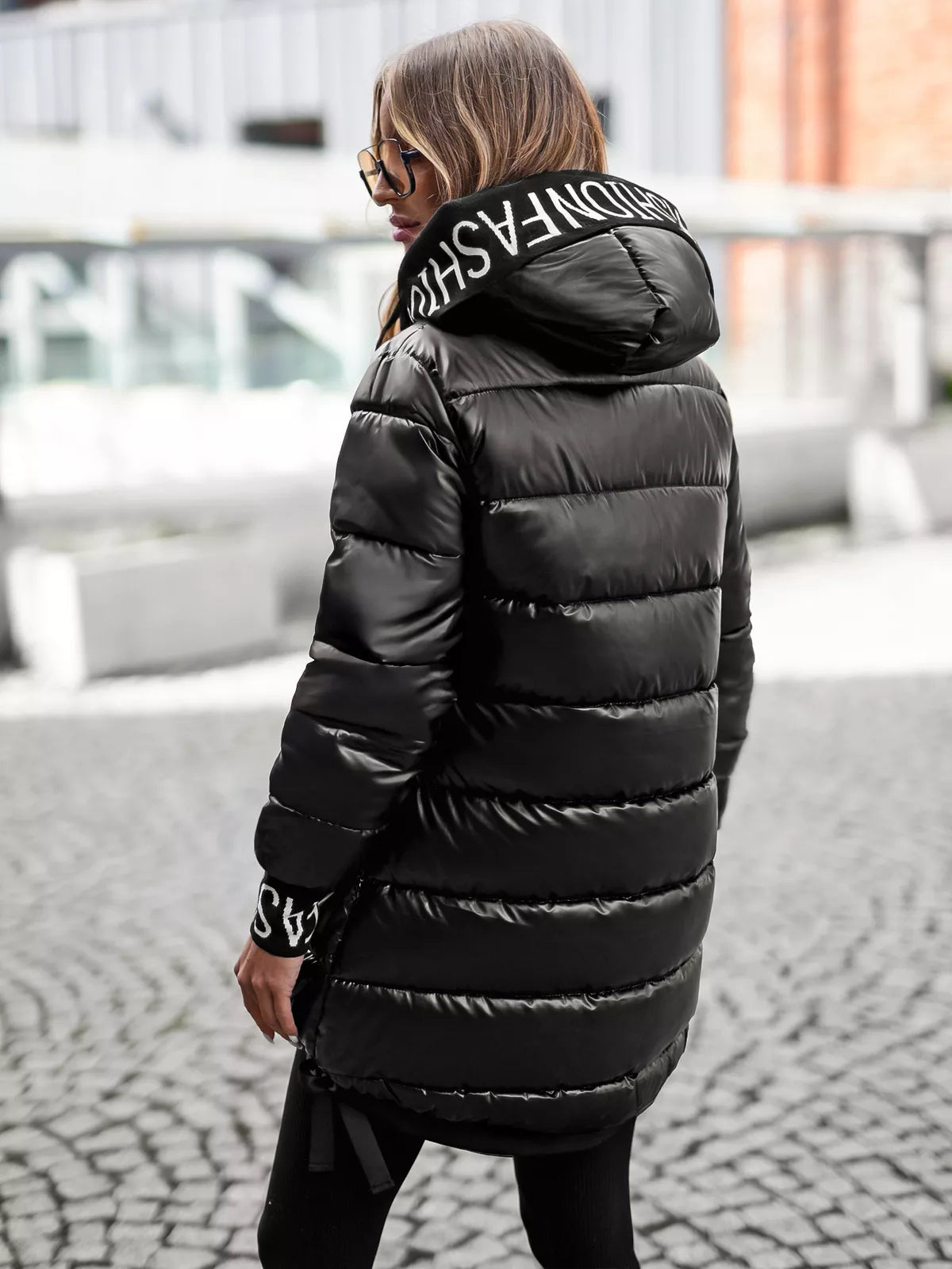 Melna, spīdīga jaka Agor