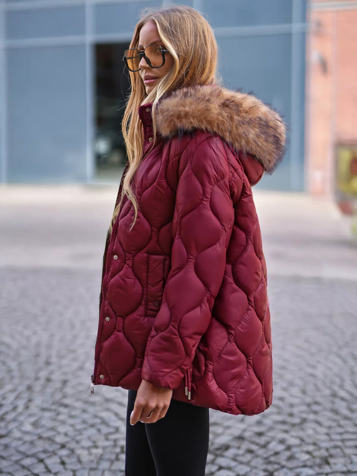 Sieviešu bordo krāsas jaka Mona