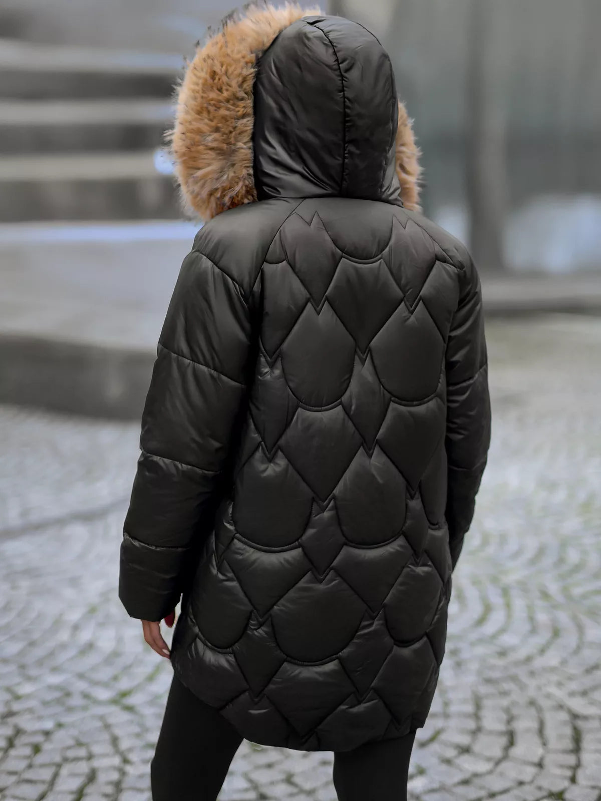 Sieviešu melna ziemas jaka Verni