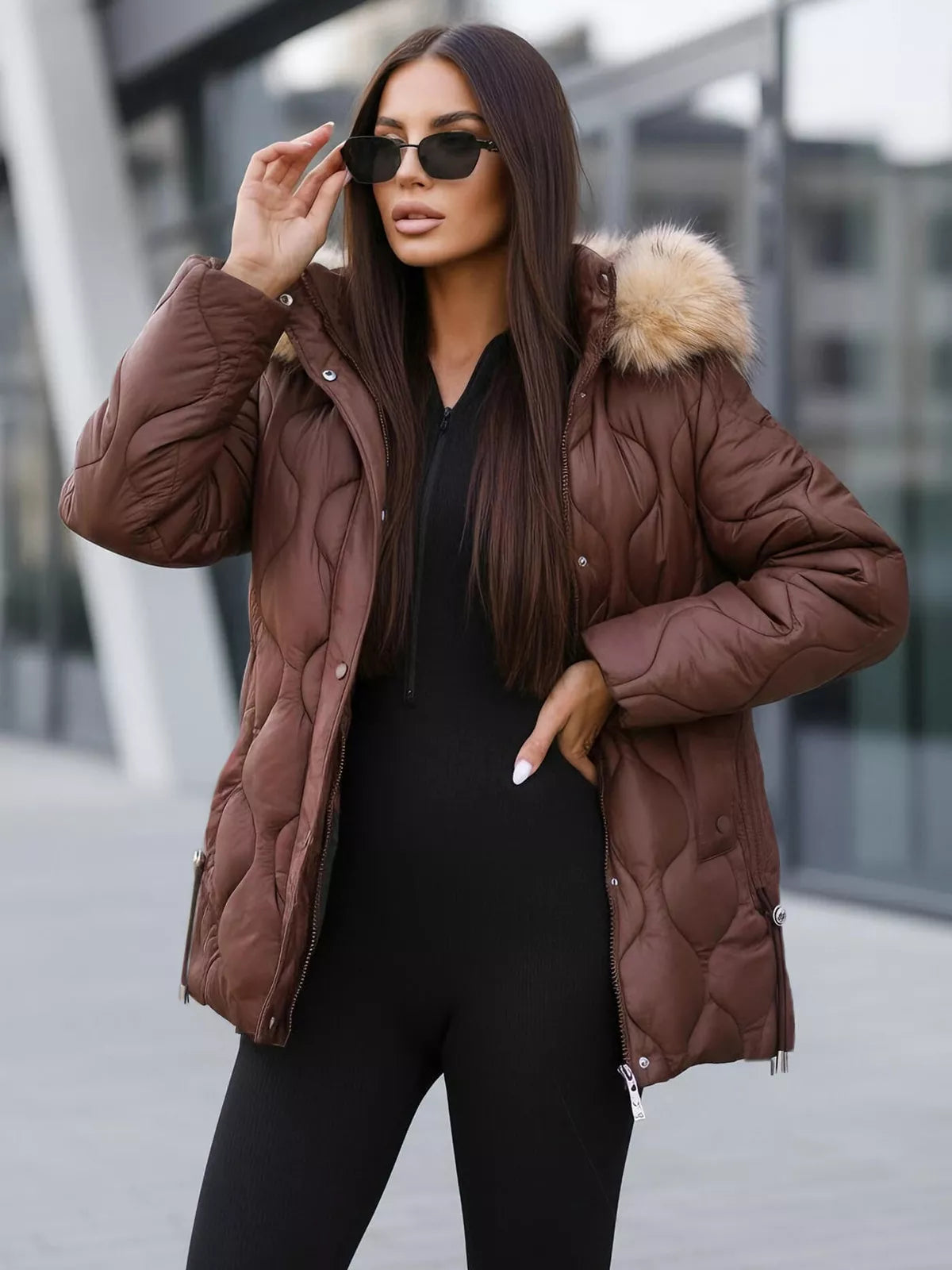 Sieviešu brūna jaka Mona