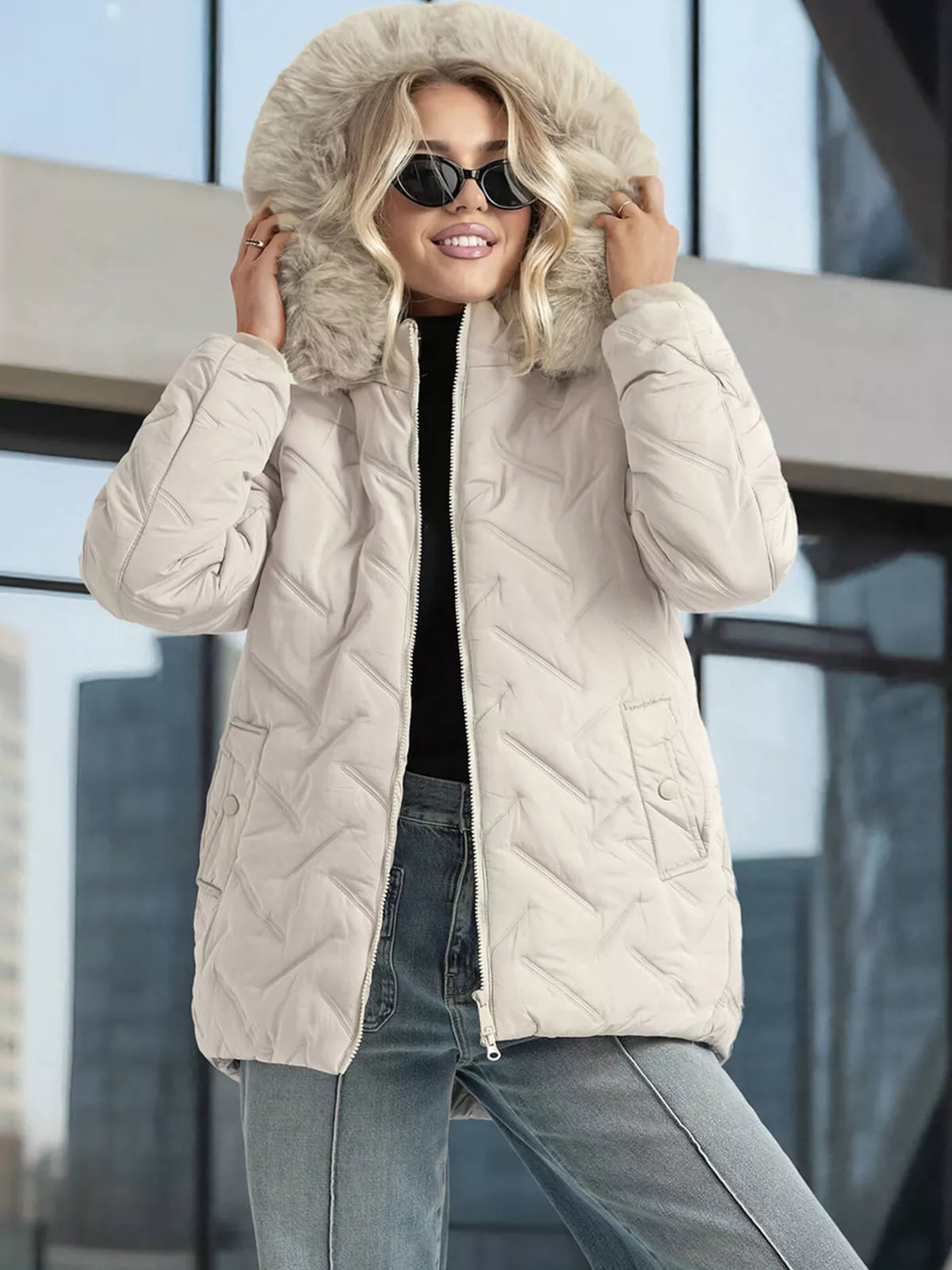 Sieviešu gaiši pelēka ziemas jaka ar kapuci Levi