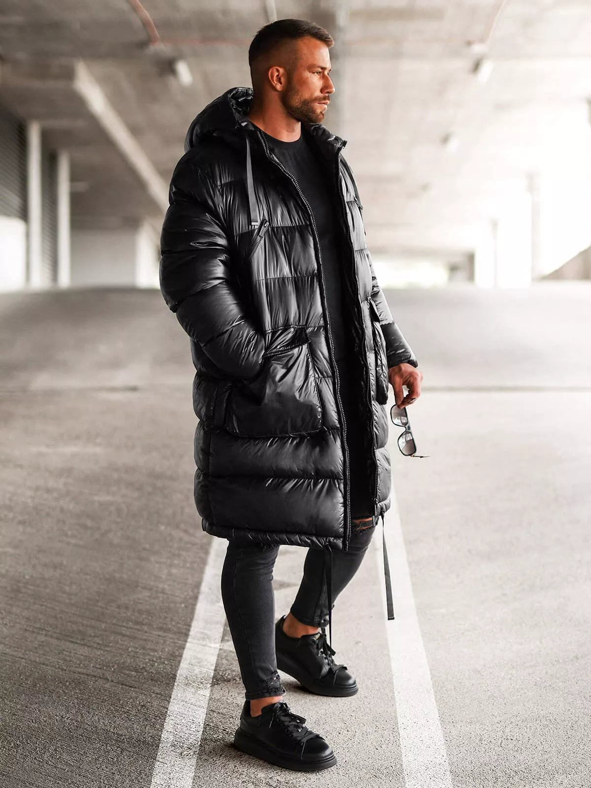 Melna, spīdīga vīriešu jaka ar kapuci Monakko