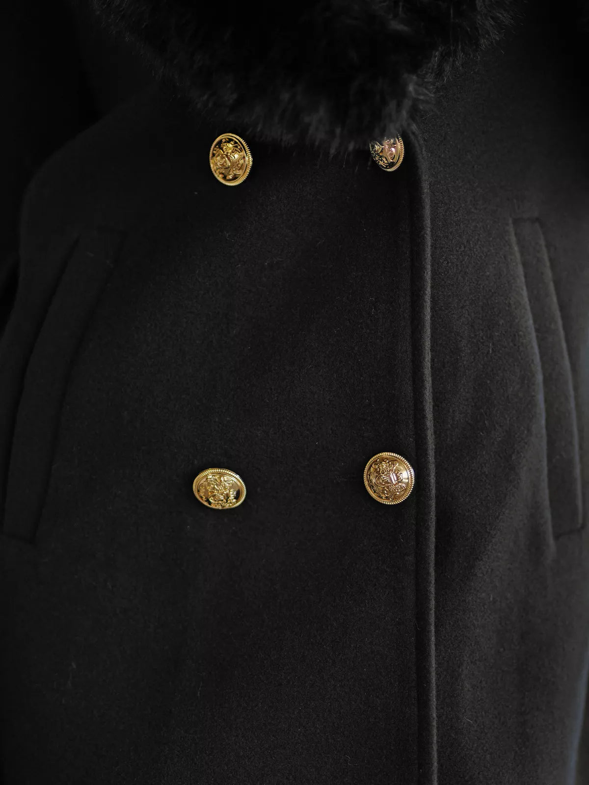 Sieviešu melns mētelis Classy