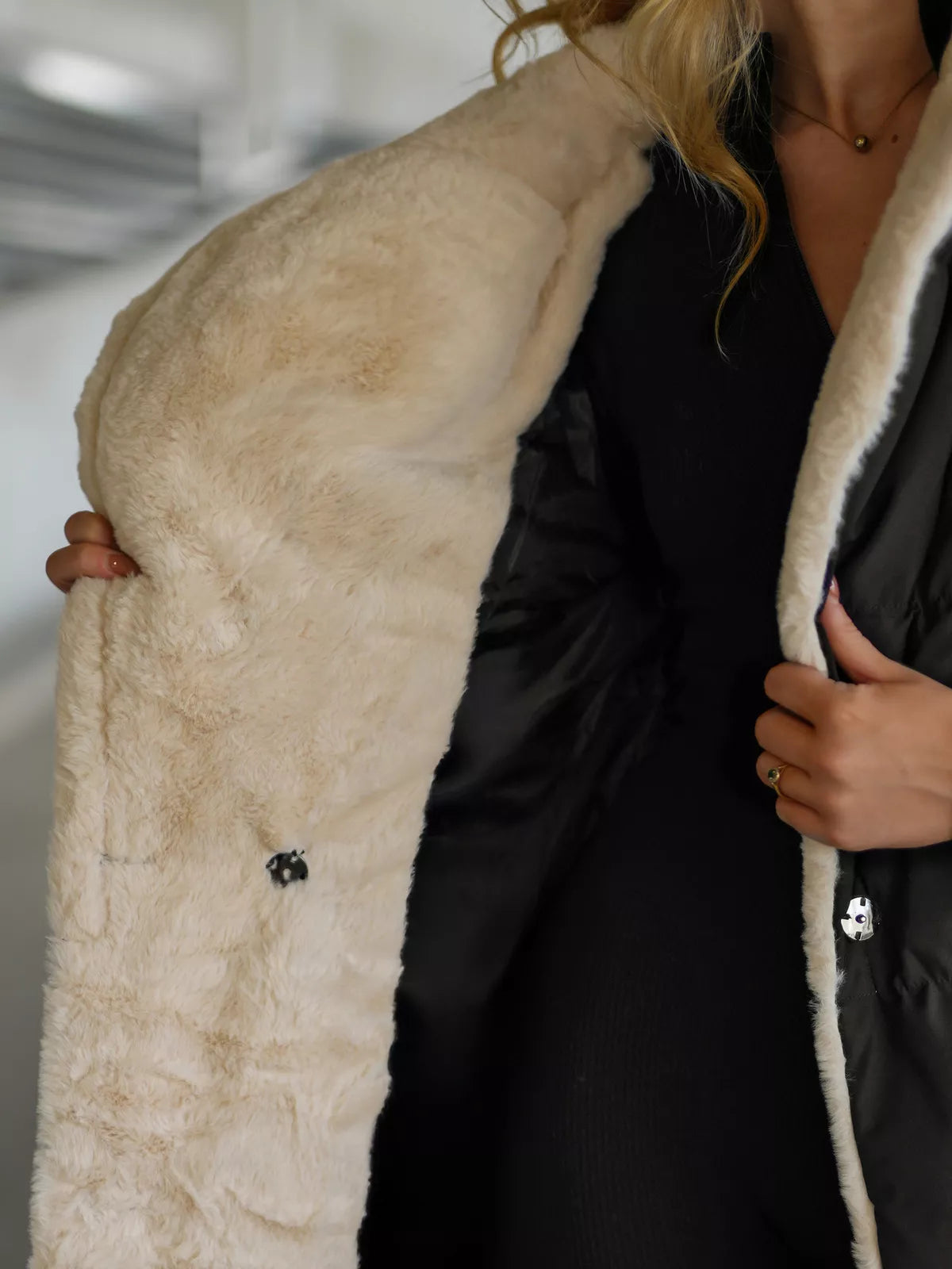 Sieviešu stepēta melna jaka Charlot