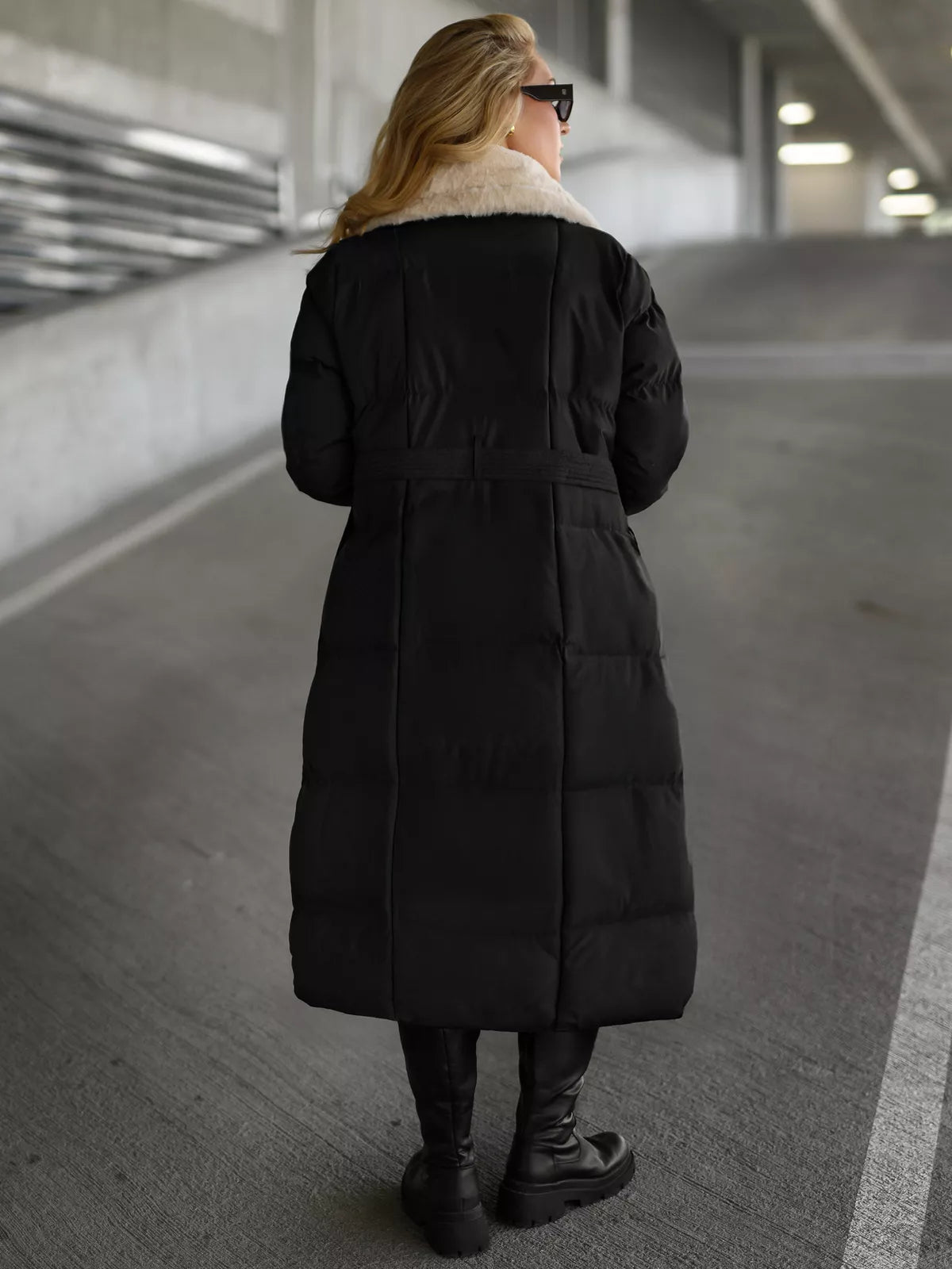 Sieviešu stepēta melna jaka Charlot