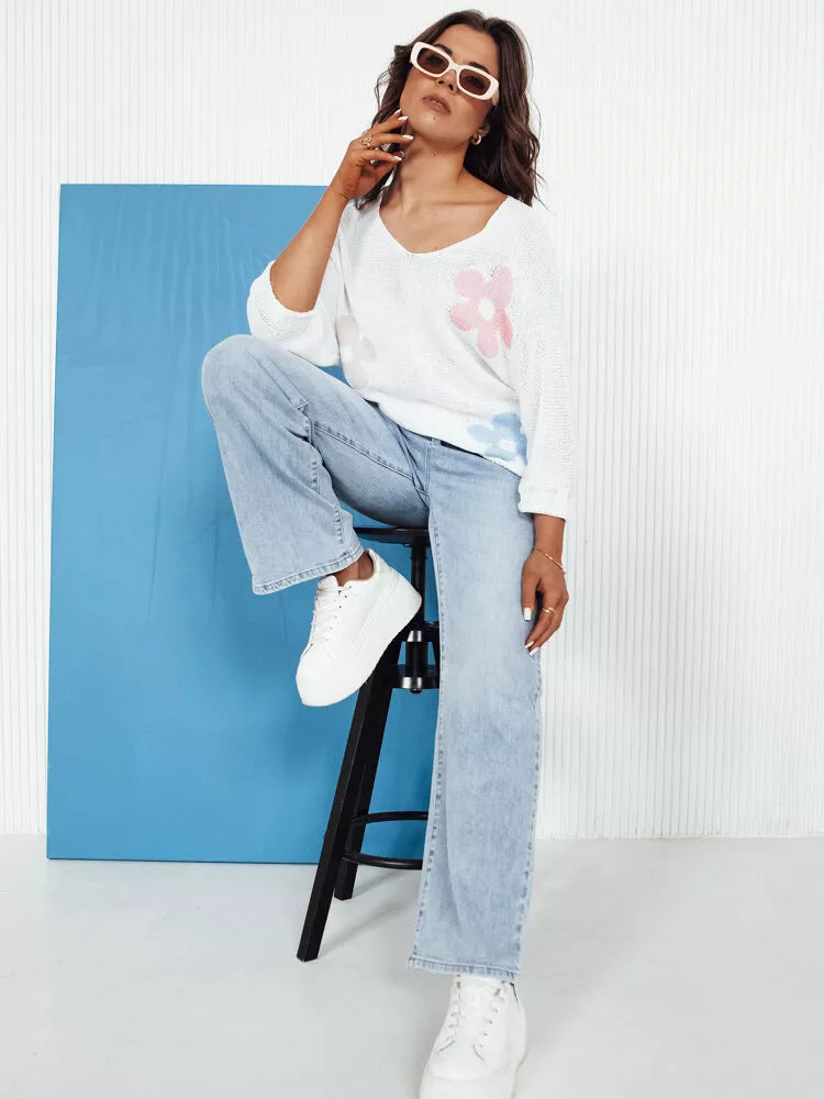 Sieviešu balts džemperis ar ziedu rakstu