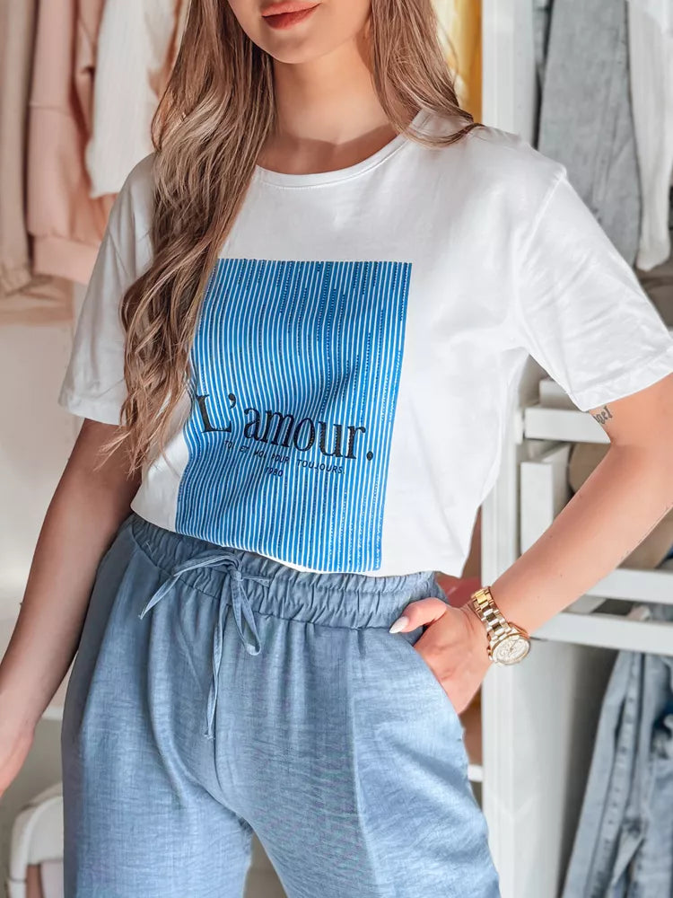 Sieviešu balts T-krekls ar zilu dizainu Lamur