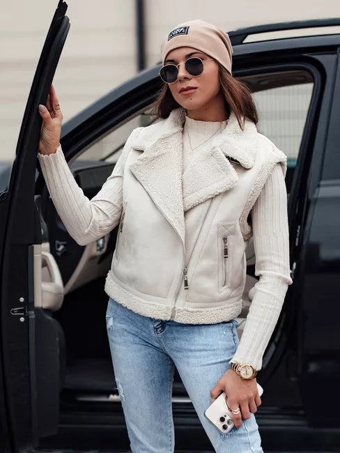 Sieviešu balta veste ar kažokādu