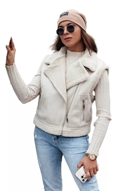 Sieviešu balta veste ar kažokādu