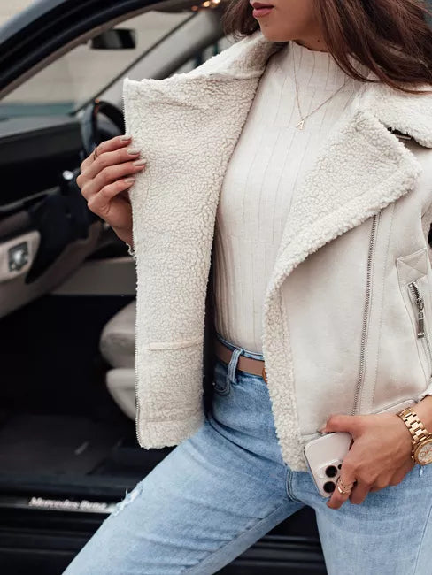 Sieviešu balta veste ar kažokādu