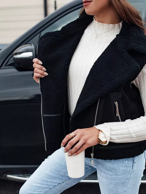 Sieviešu melna veste ar kažokādu