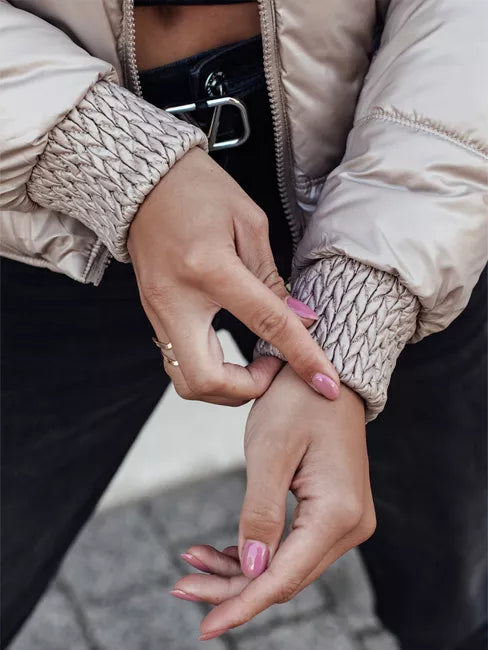 Sieviešu brūna ziemas jaka silta