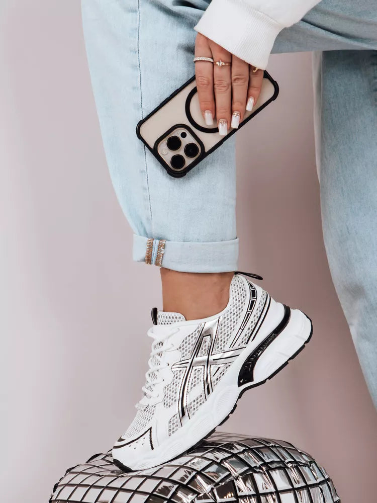 Sieviešu balti ikdienas apavi ar melnām detaļām Dinamic