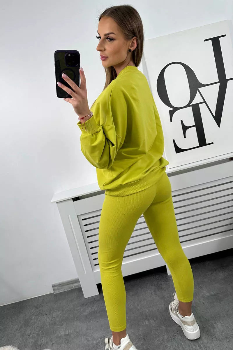 Sieviešu dzeltenais komplekts Kalifornijā