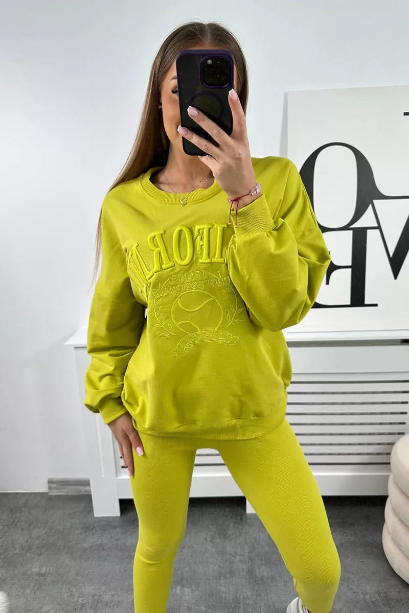 Sieviešu dzeltenais komplekts Kalifornijā