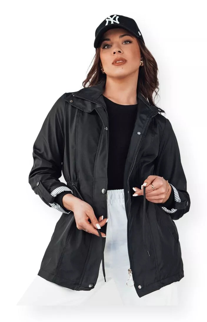 Sieviešu melna jaka Darija