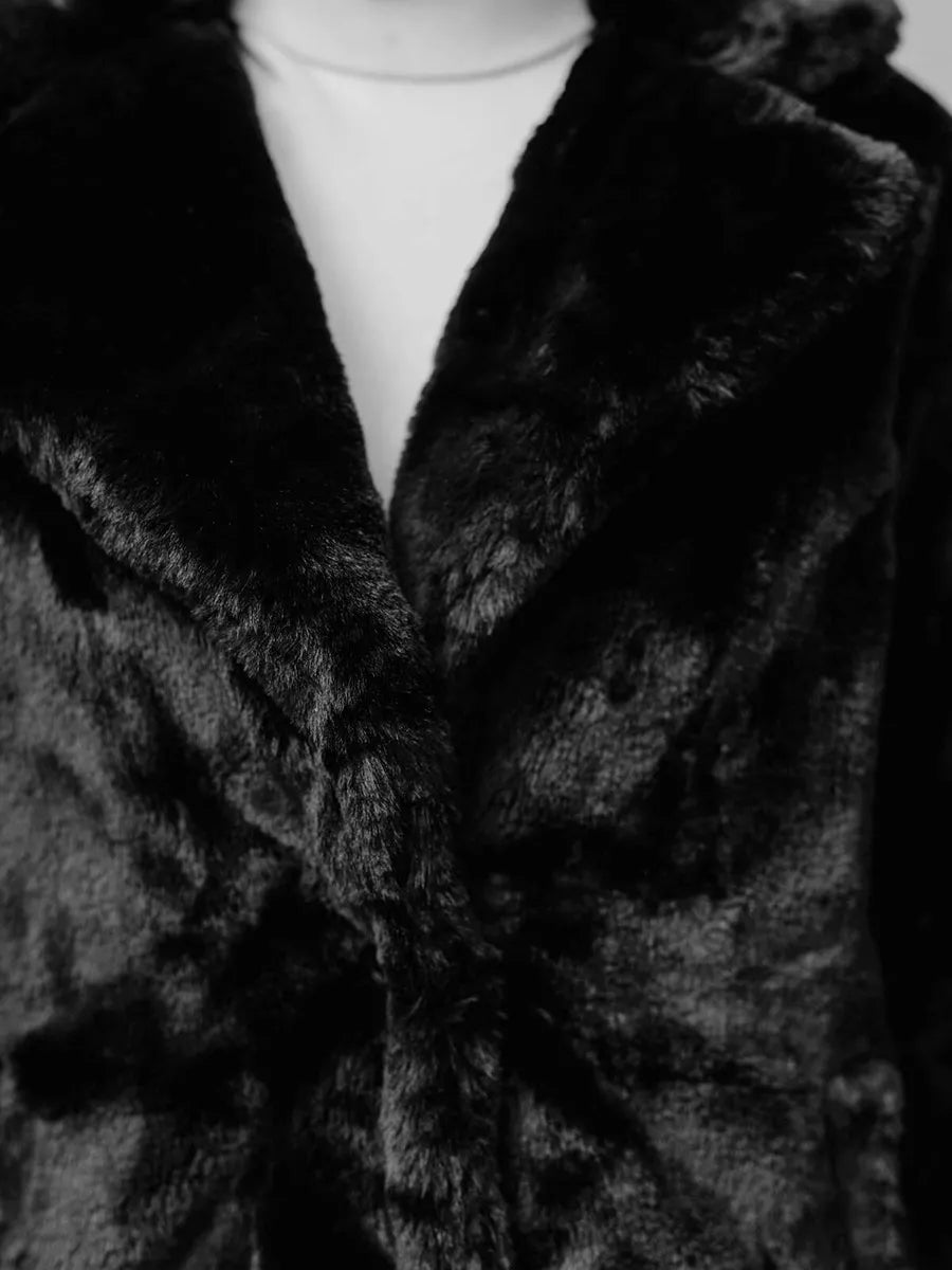 Sieviešu melns mētelis Klara