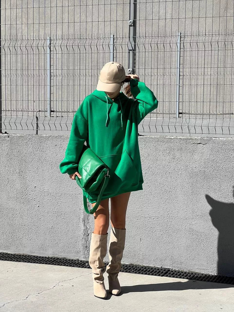 Sieviešu tumši zaļa tunika ar kapuci Narol