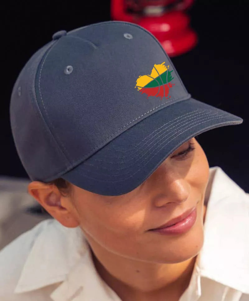 Tumši zila cepure Lietuvā