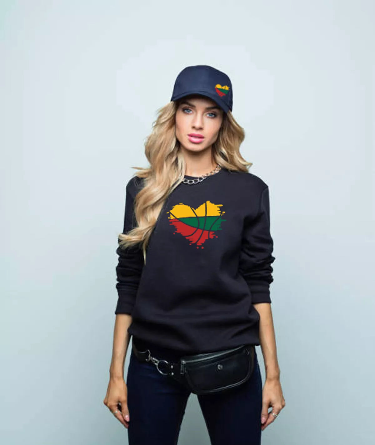 Tumši zila cepure Lietuvā