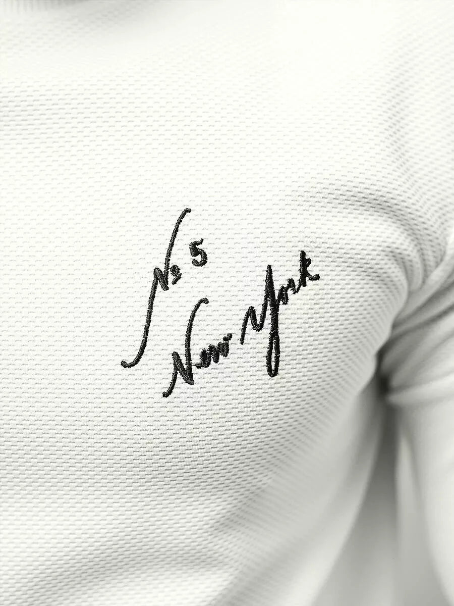 Vīriešu balts džemperis Ņujorkā