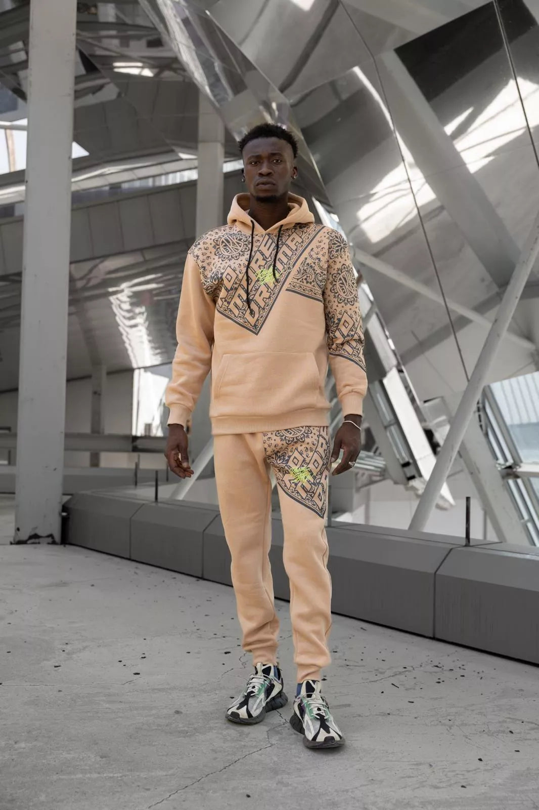 Bēšas ar melnām detaļām vīriešu sporta bikses Soly