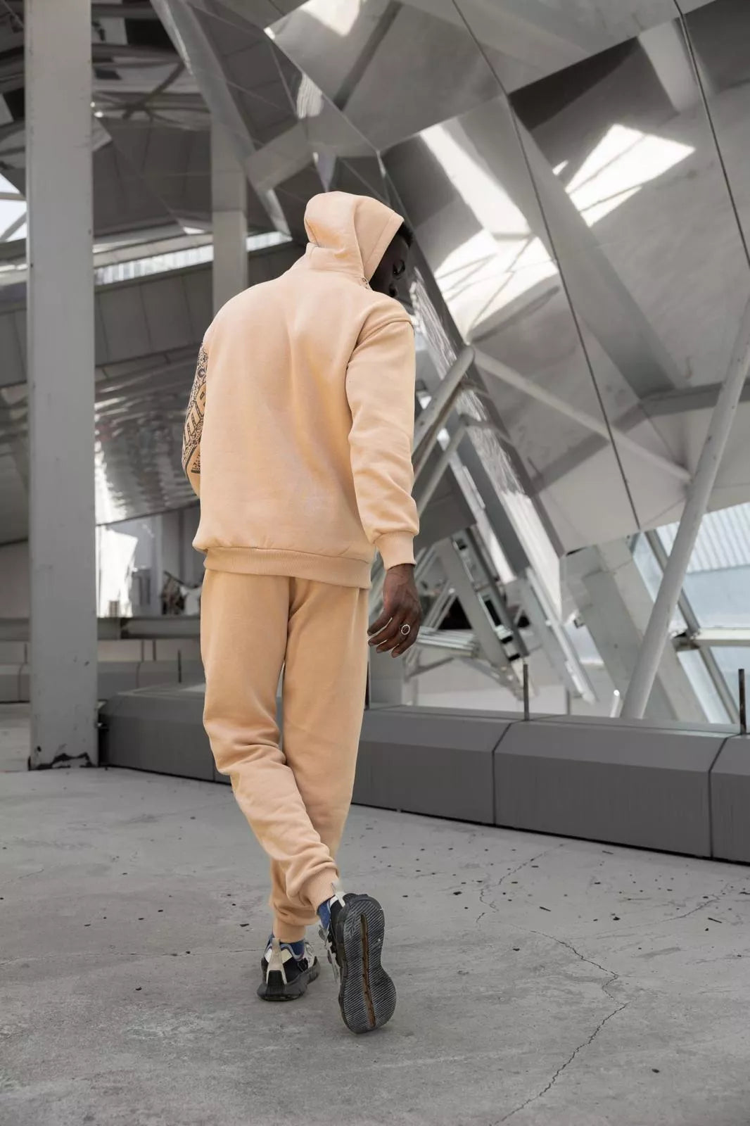 Bēšas ar melnām detaļām vīriešu sporta bikses Soly